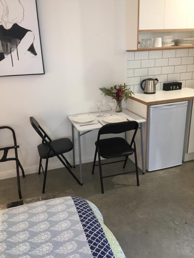 Modern, Private And Close To Town. Албъри Екстериор снимка