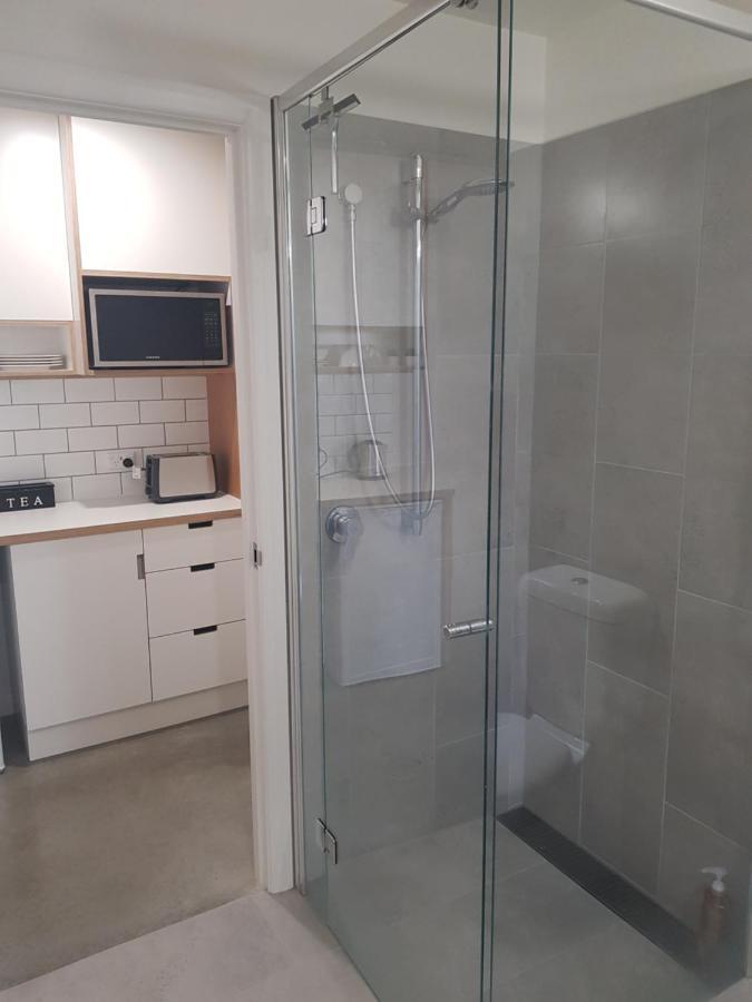 Modern, Private And Close To Town. Албъри Екстериор снимка