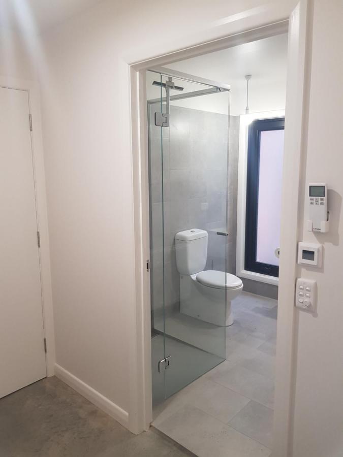 Modern, Private And Close To Town. Албъри Екстериор снимка