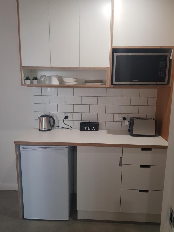 Modern, Private And Close To Town. Албъри Екстериор снимка
